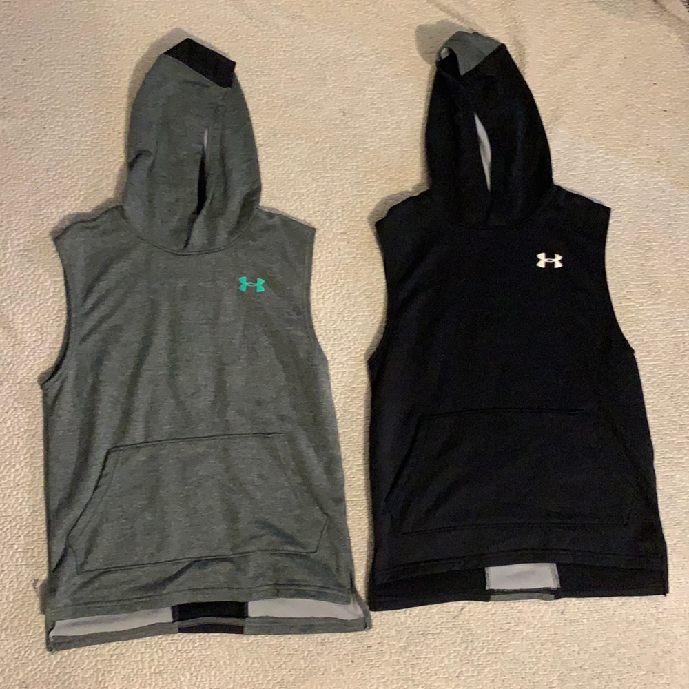 Boys Under Armour short sleeve shirts with hoods
